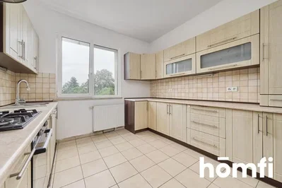 Cuisine; électroménager, carrelage, vue, lumière naturelle