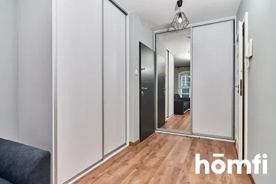 Vestiaire; parquet, lumière naturelle