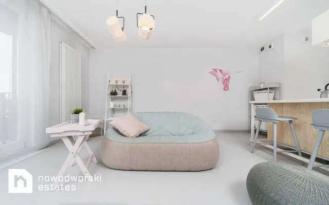 Dnevna soba; moderni stil, prirodno svjetlo