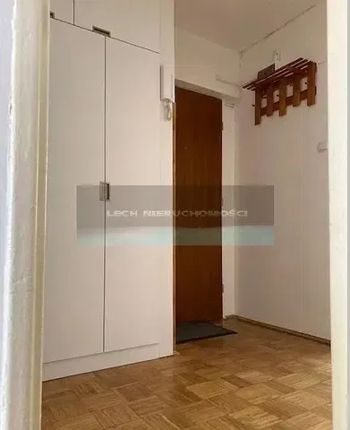Guardaroba; pavimento in legno