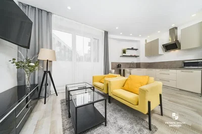 Wohnzimmer; blick, tageslicht, moderner stil