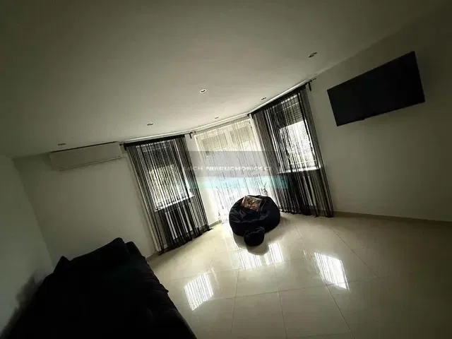 Wohnzimmer; fliesenboden, tageslicht, blick