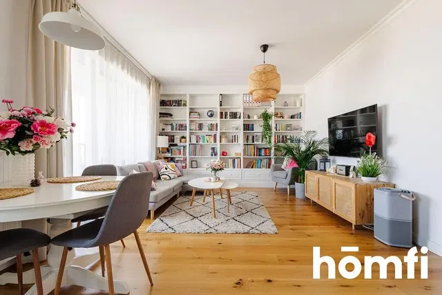 Wohnzimmer; tageslicht, holzboden, moderner stil