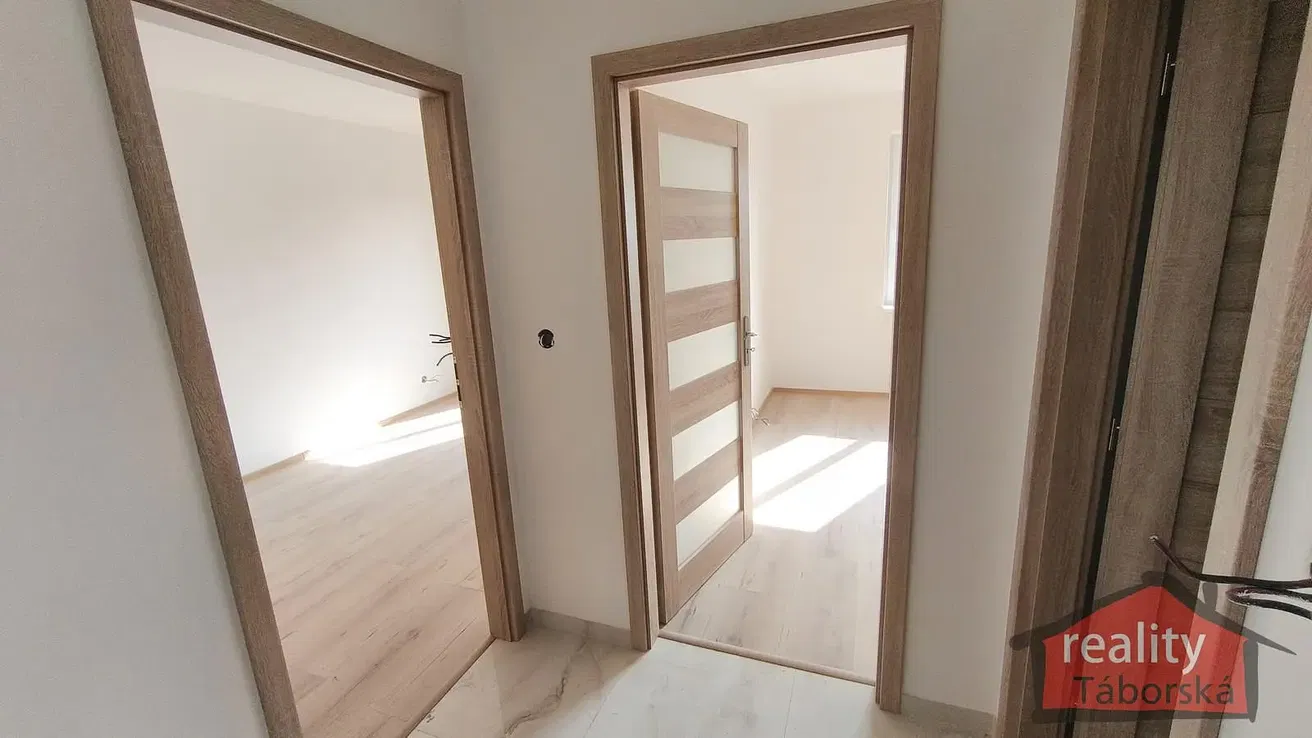 Kammer; holzboden, tageslicht, renoviert