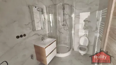 Badezimmer; fliesenboden, renoviert, tageslicht, moderner stil