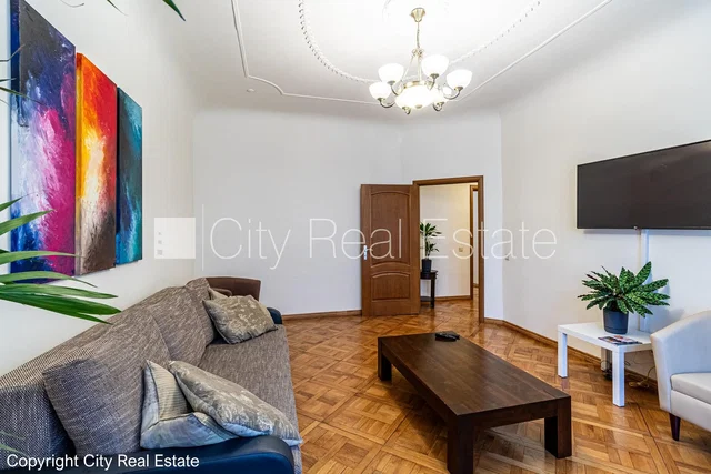 Salón; luz natural, estilo moderno