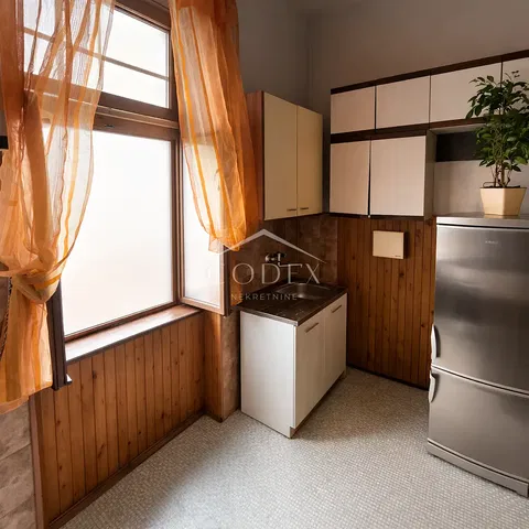 Κουζίνα; συσκευές κουζίνας, φυσικό φως