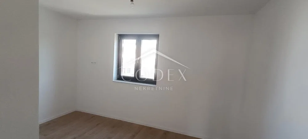 غرفة نوم; ضوء طبيعي, أرضية خشبية, مجدد