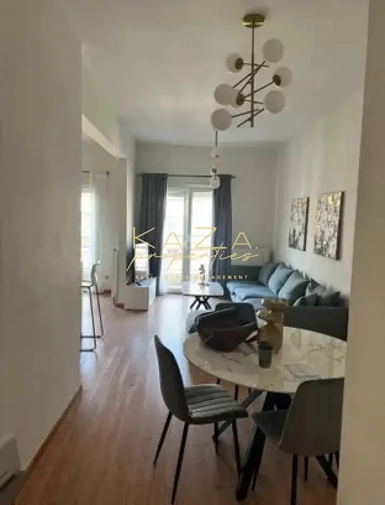 Salon; style moderne, parquet, lumière naturelle