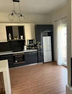 Cuisine; électroménager, style moderne, lumière naturelle