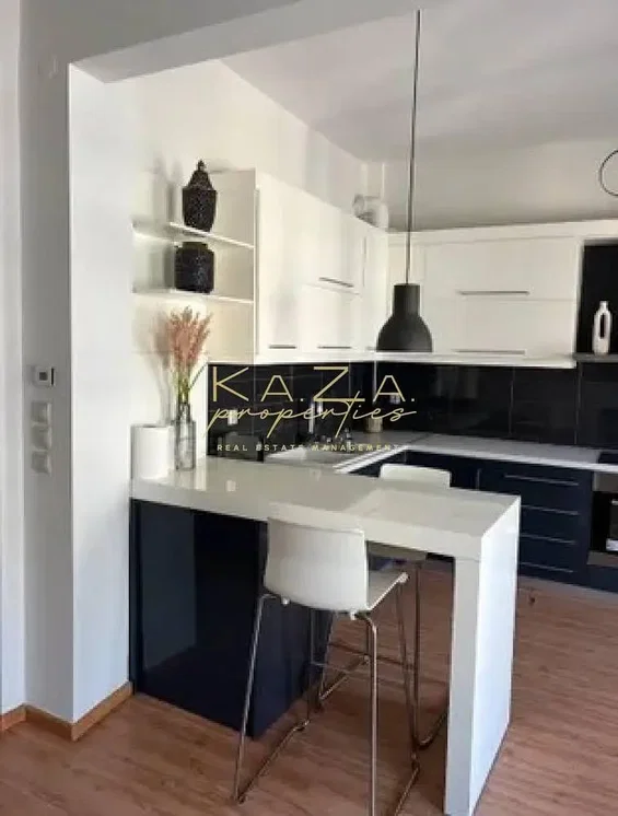 Cuisine; électroménager, style moderne, parquet, lumière naturelle, rénové