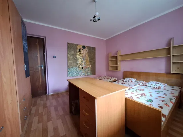 Υπνοδωμάτιο; ξύλινο πάτωμα, φυσικό φως