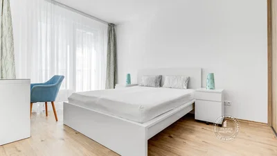 Schlafzimmer; tageslicht, holzboden, moderner stil