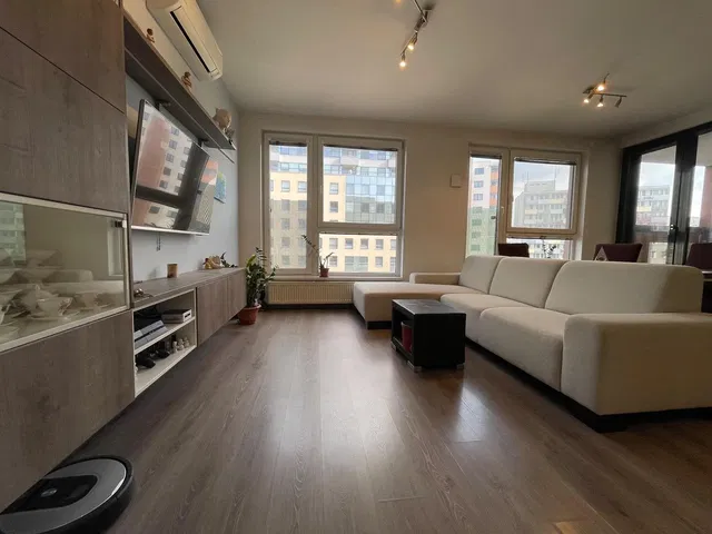 Salon; vue, lumière naturelle, style moderne, parquet