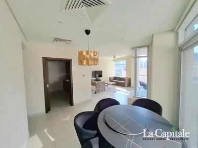 Salon; carrelage, lumière naturelle