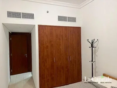 Chambre; parquet, carrelage