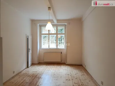 Schlafzimmer; holzboden, tageslicht