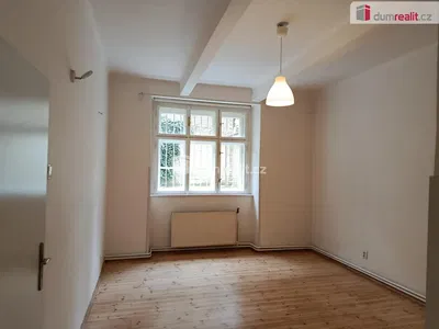 Schlafzimmer; holzboden, tageslicht