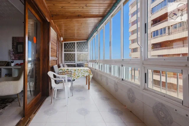 Terraço; chão de azulejo, vista, luz natural