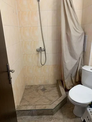 Купатило; плочице, природно светло