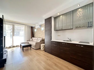 Дневна соба; поглед, кухињски апарати, природно светло, модерни стил, дрвени под