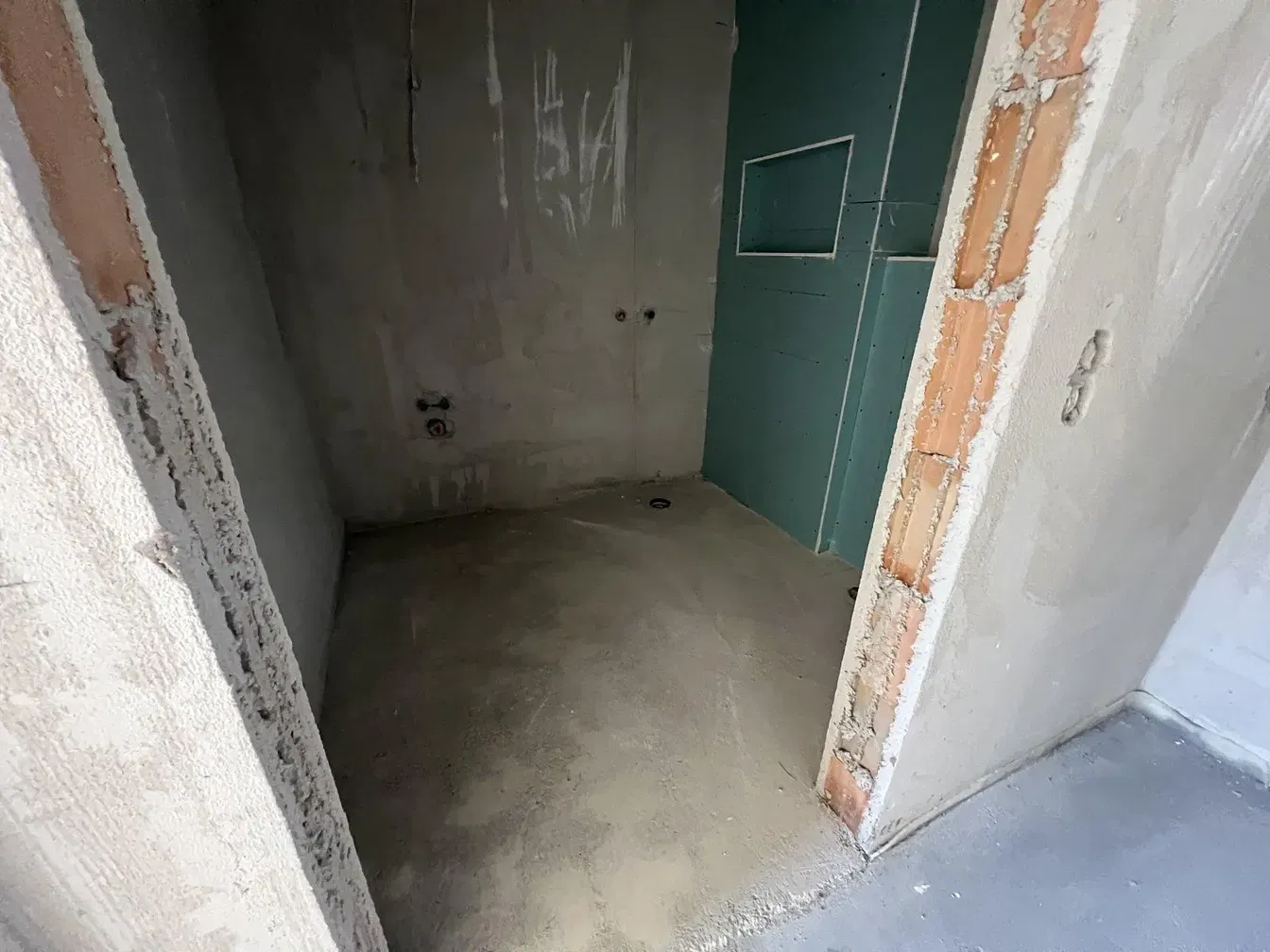 Baño; necesita renovación, suelo de baldosas