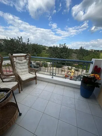 Balcone; vista, pavimento in piastrelle