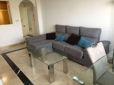 Oturma odası; doğal ışık, modern stil