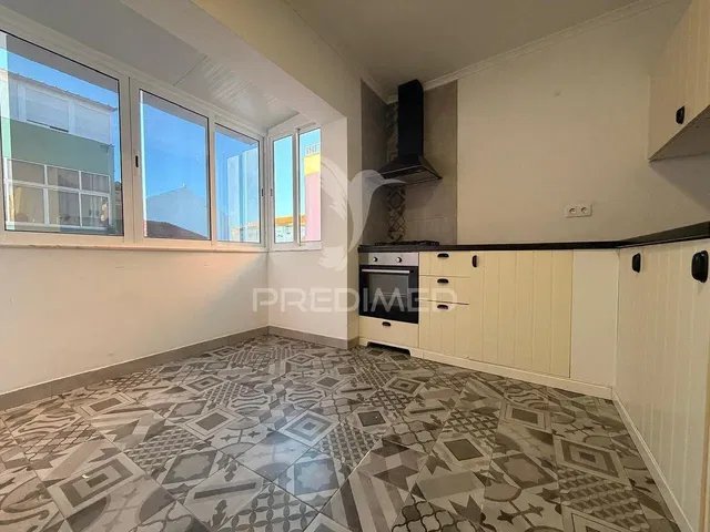 Cozinha; chão de azulejo, vista