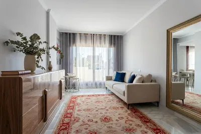 Wohnzimmer; tageslicht, moderner stil, fliesenboden, blick