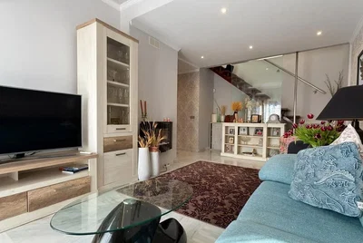 Wohnzimmer; tageslicht, moderner stil