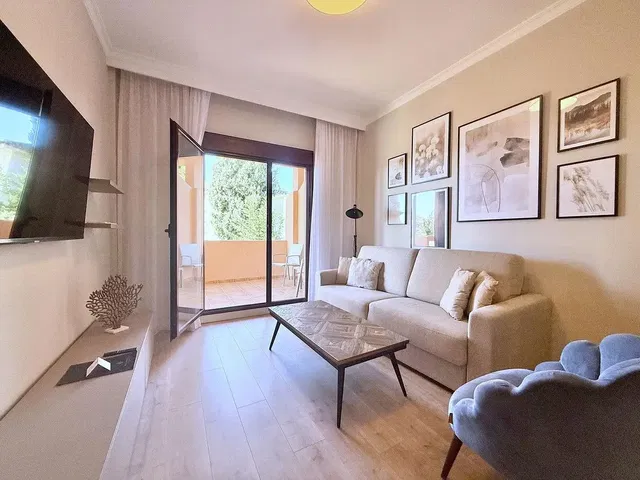 Oturma odası; manzara, doğal ışık, modern stil