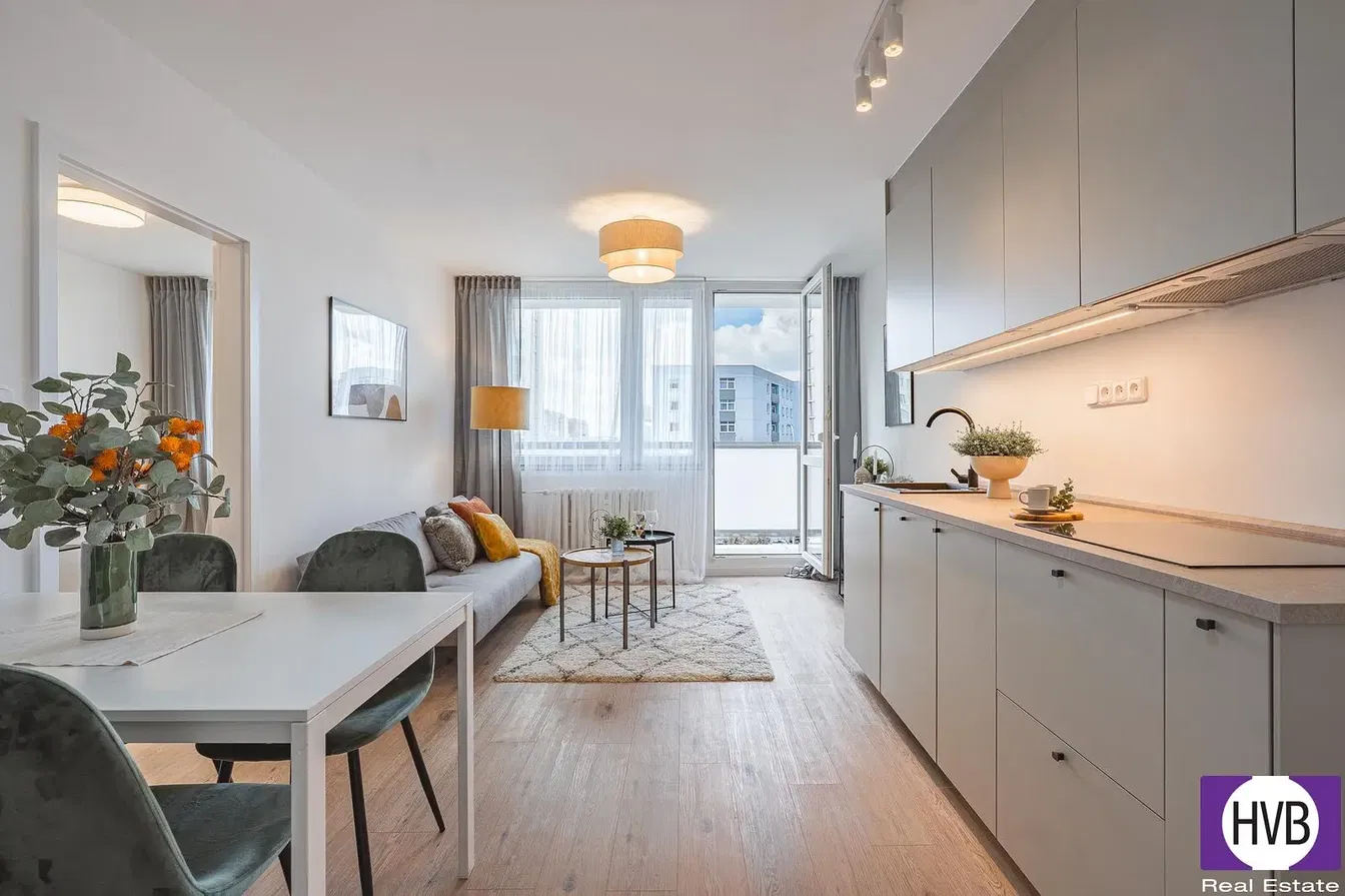Cucina; vista, elettrodomestici, luce naturale, stile moderno