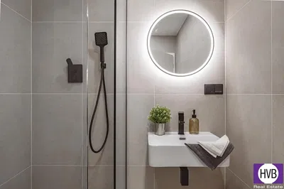 Bagno; pavimento in piastrelle, ristrutturato, luce naturale