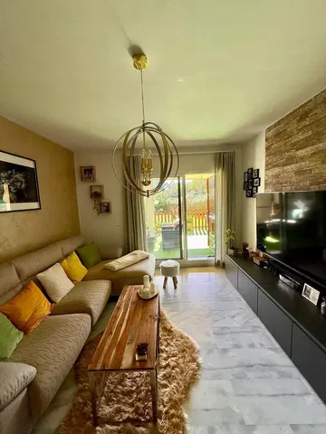 Obývací pokoj; přirozené světlo, moderní styl