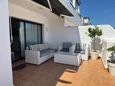 Terrasse; fliesenboden, tageslicht, moderner stil