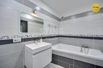 Kupaonica; pločice, renoviran, prirodno svjetlo, moderni stil