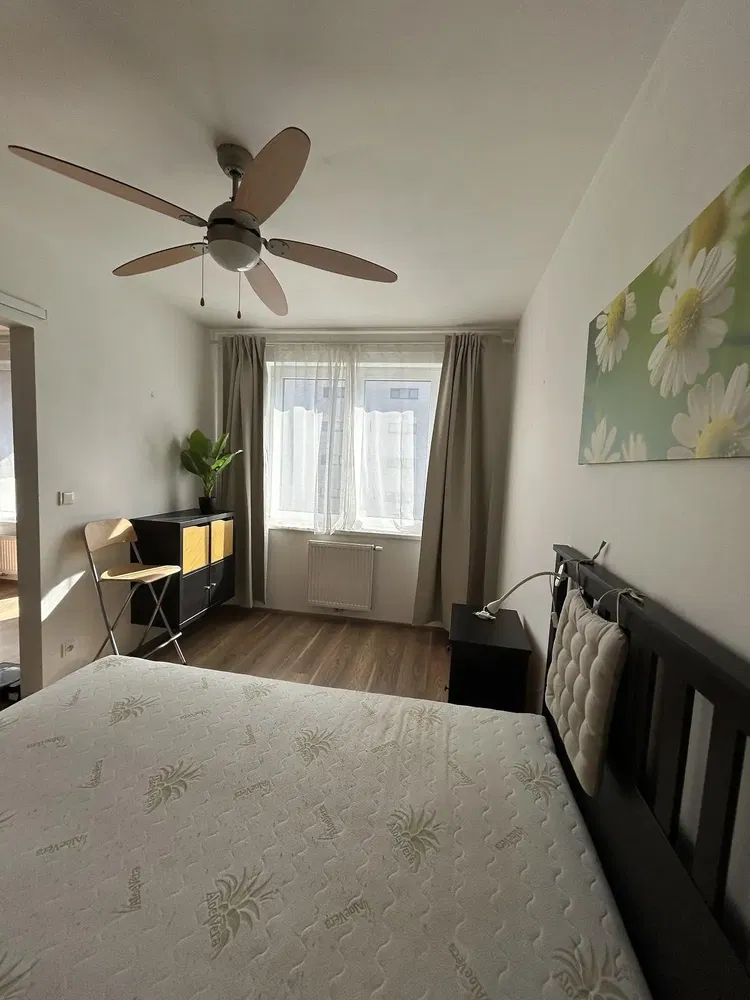 Yatak odası; doğal ışık, modern stil