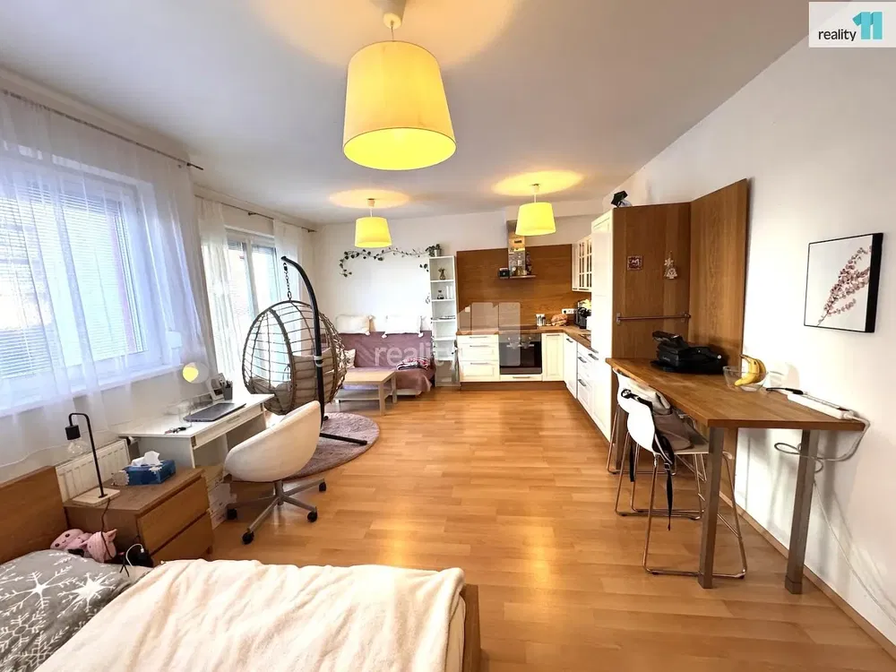 Wohnzimmer; tageslicht, holzboden, moderner stil