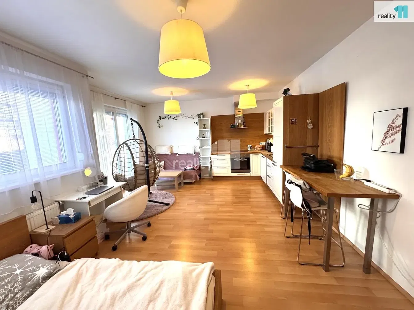 Wohnzimmer; tageslicht, holzboden, moderner stil