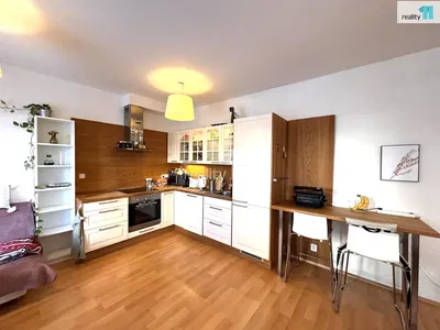 Küche; küchengeräte, holzboden, tageslicht, moderner stil