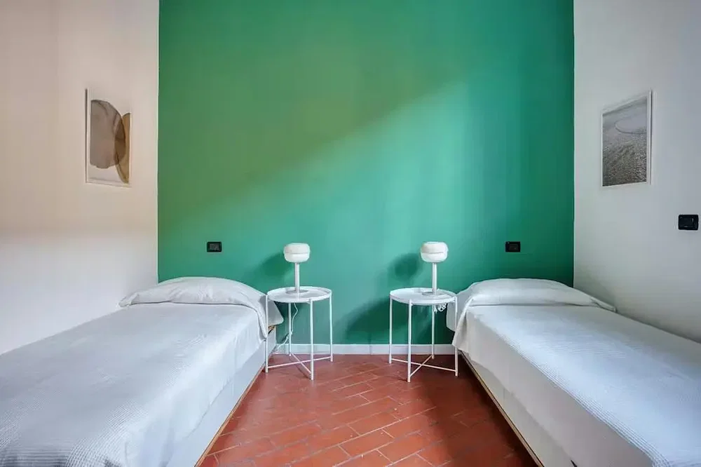 Υπνοδωμάτιο; πλακάκια, φυσικό φως