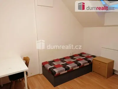 Schlafzimmer; holzboden, tageslicht