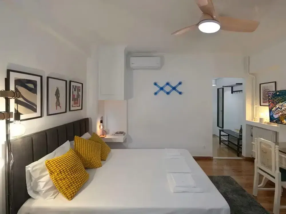 Spavaća soba; prirodno svjetlo, moderni stil