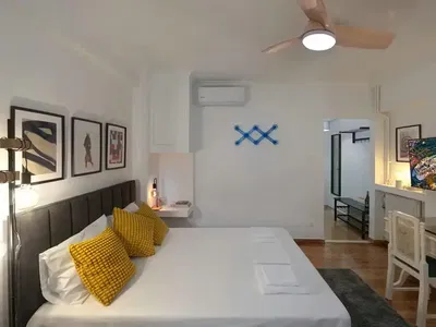 Spavaća soba; prirodno svjetlo, moderni stil