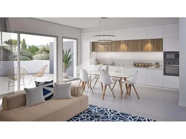 Soggiorno; vista, elettrodomestici, luce naturale, stile moderno, pavimento in piastrelle