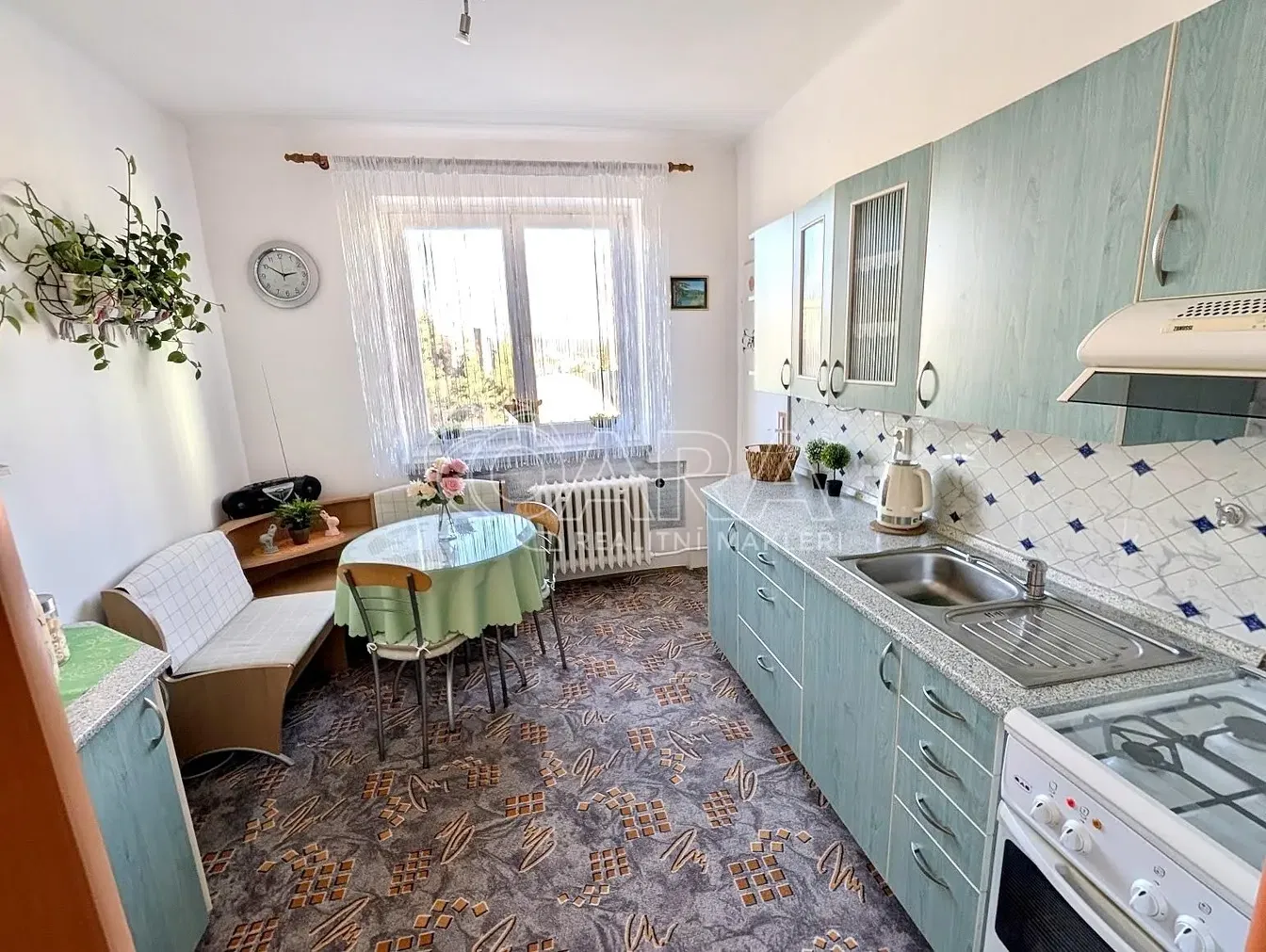 Küche; küchengeräte, tageslicht, moderner stil