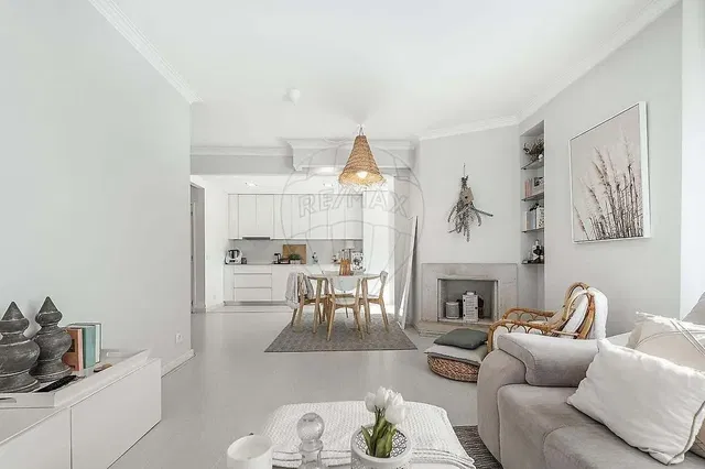 Salon; lumière naturelle, style moderne, cheminée