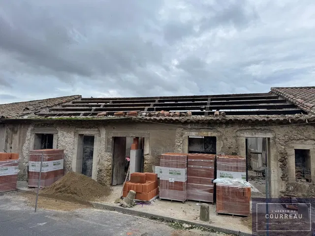 Kuća i okolina; potrebna renovacija