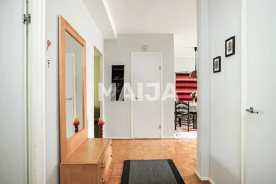 Дневна соба; дрвени под, природно светло